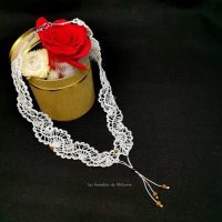 Collier dentelle de soie écrue et perles oeil-de-tigre