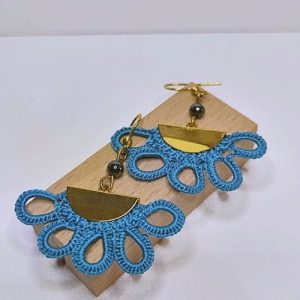Boucles en dentelle de soie, pierres naturelles et or fin<br>Collection Pharaon<br>Modèles au choix