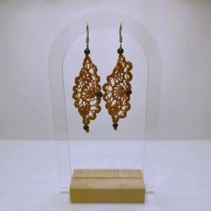 B.O. oeil-de-tigre et dentelle de soie ocre