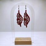 Boucles d'oreilles dentelle rouge et perles en cornaline