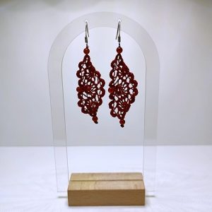 Boucles d'oreilles dentelle rouge et perles en cornaline