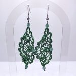 Dentelle de soie verte et perles en aventurine