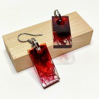 Boucles d'oreilles en résine rouge et noire, petites