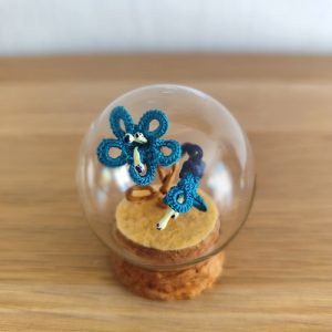 Mini-globe fleurs bleues