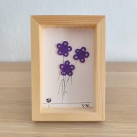 Cadre bouquet de fleurs violette en dentelle