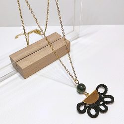 Collier en soie noire et rubis zoïsite