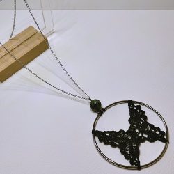 Collier dentelle de soie noire et zoisite