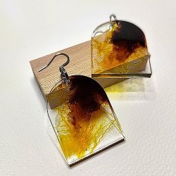 Moyenne vitrail jaune brun1